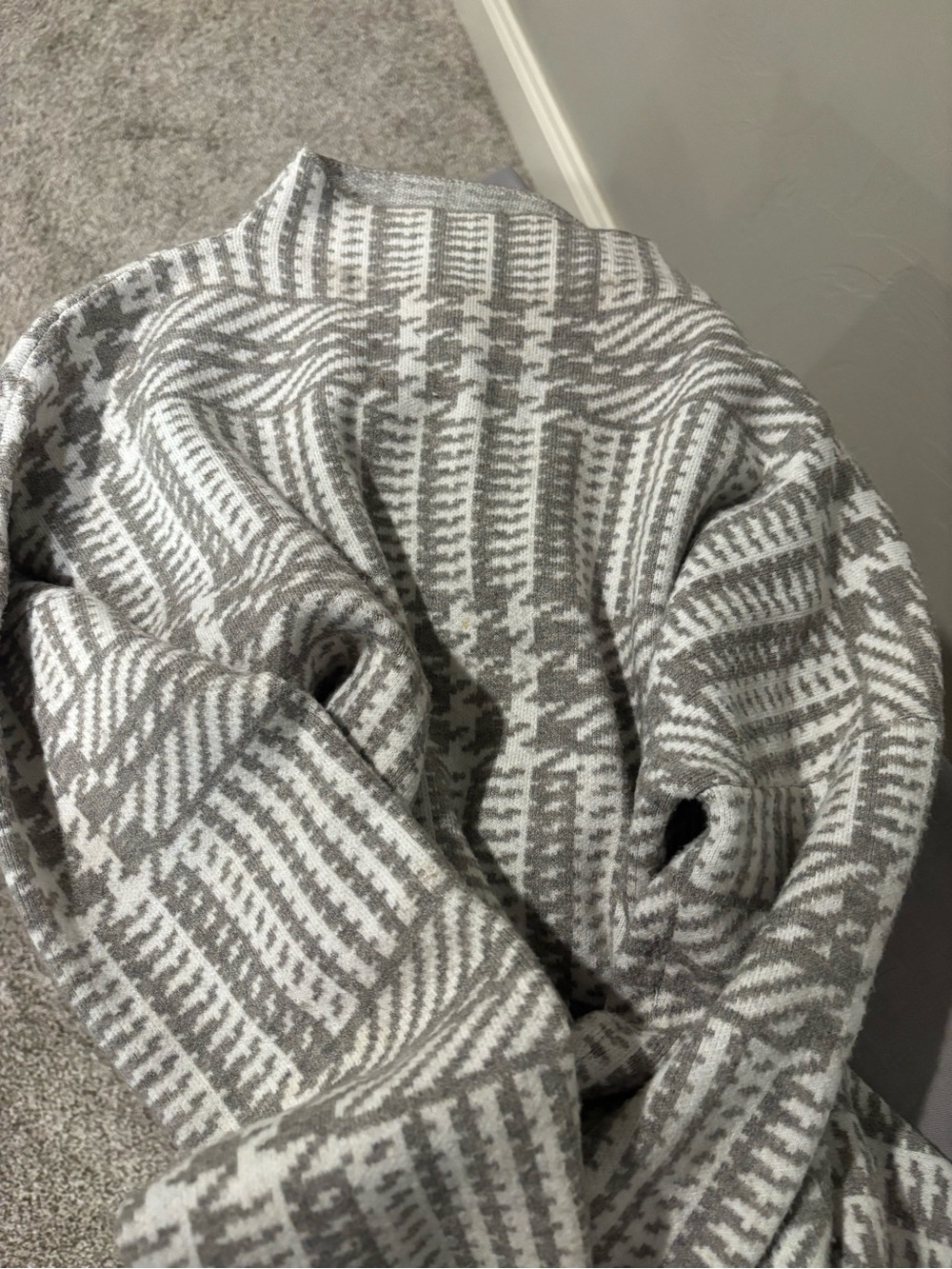 Max Studio Women’s Gray & White Patterned Knit Sweater mock neckline